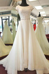 Delicate Round Neck Short Sleeves Sweep Train Lace Appliques Wedding Dress