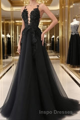 A-line/Princess V-neck Court Train Tulle Wedding Dress with Appliques Lace