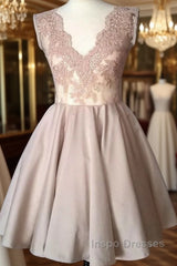 Elegant Lace V-Neck Cap Sleeves Homecoming Dress Short Cocktail Dress