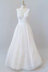 Elegant Long A-line V-neck Appliques Lace Tulle Backless Wedding Dress