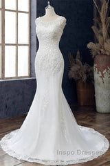Lace Round Neck Sleeveless Trumpet Wedding Dress