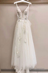 Long A-line Tulle V Neck Lace Applique Wedding Dress