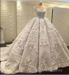 Gorgeous Sleeveless V Neck Lace Appliques Ball Gown Wedding Dress